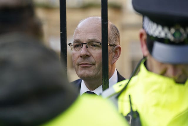 NFU president Tom Bradshaw talks to protesting farmers