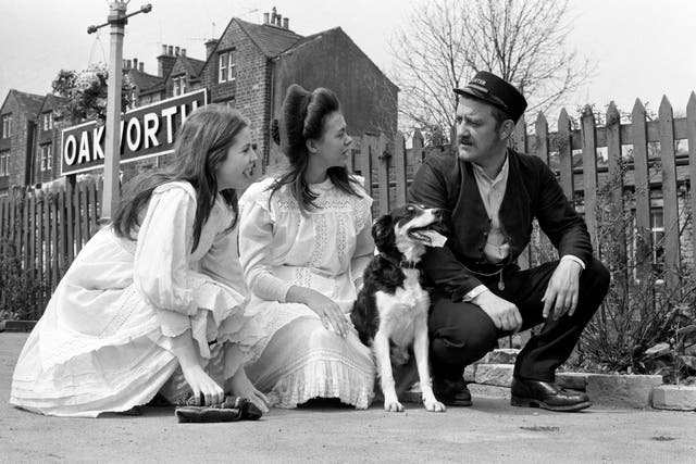 Bernard Cribbins PANAFRIC REPORTERS, During the filming of The Railway Children with actresses, Sally Thomsett (left) and Jenny Agutter in 1970