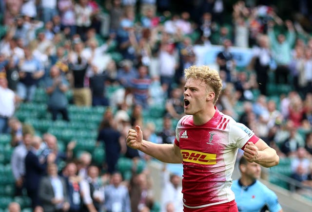 Louis Lynagh scored two late tries as Harlequins pipped Exeter to the Gallagher Premiership title 