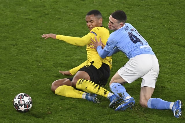 Manuel Akanji (left) and Phil Foden