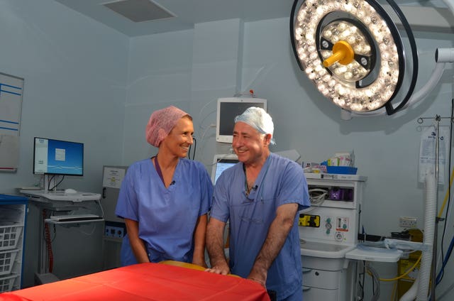 Lead surgeons Isabel Quiroga and Richard Smith 