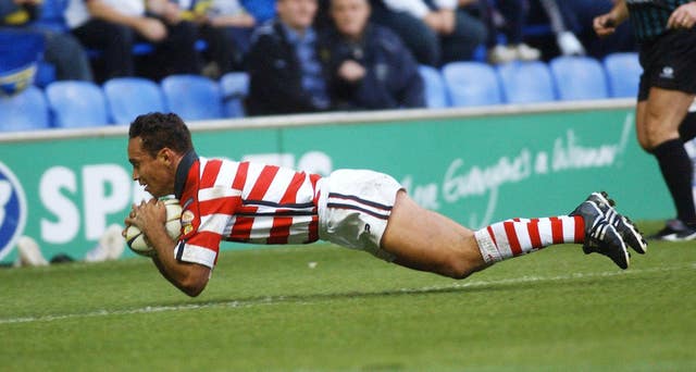 Adrian Lam scores for Wigan against Warrington in 2003