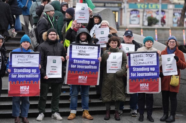 NUJ members hold a vigil on Dublin’s Ha’penny Bridge