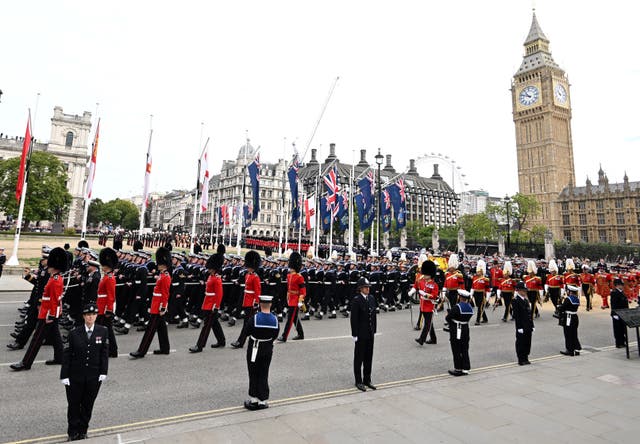 The procession of the Queen's coffin 