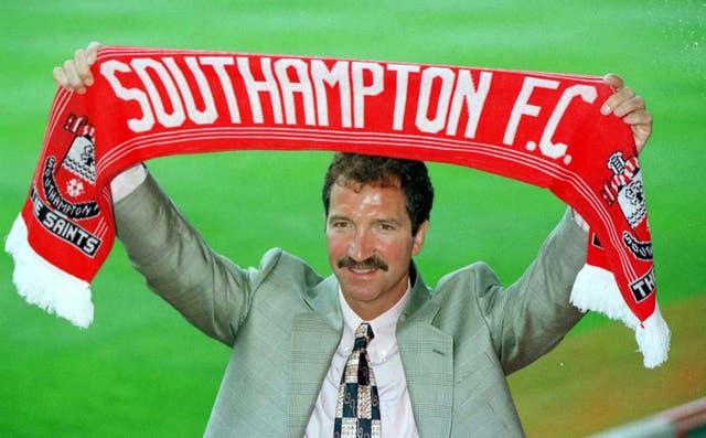 Graeme Souness holds up a Southampton scarf