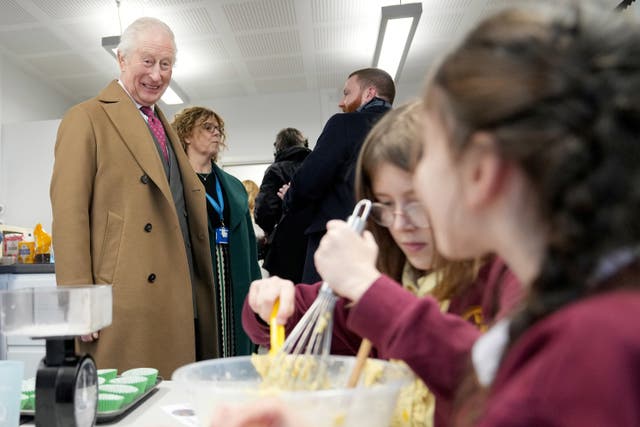 The King meets schoolchildren at Nansledan School