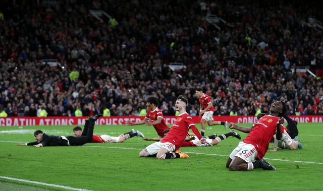 Manchester United players celebrate at full time
