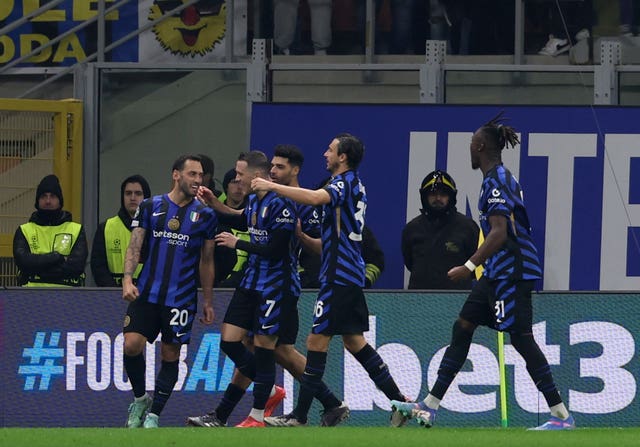 Inter celebrate the winner against Arsenal