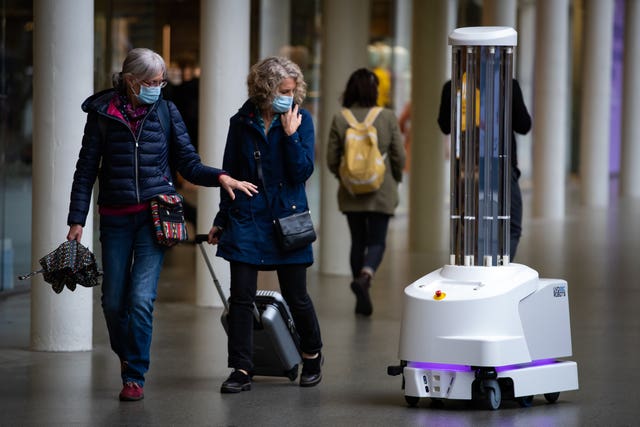 High-tech cleaning robots