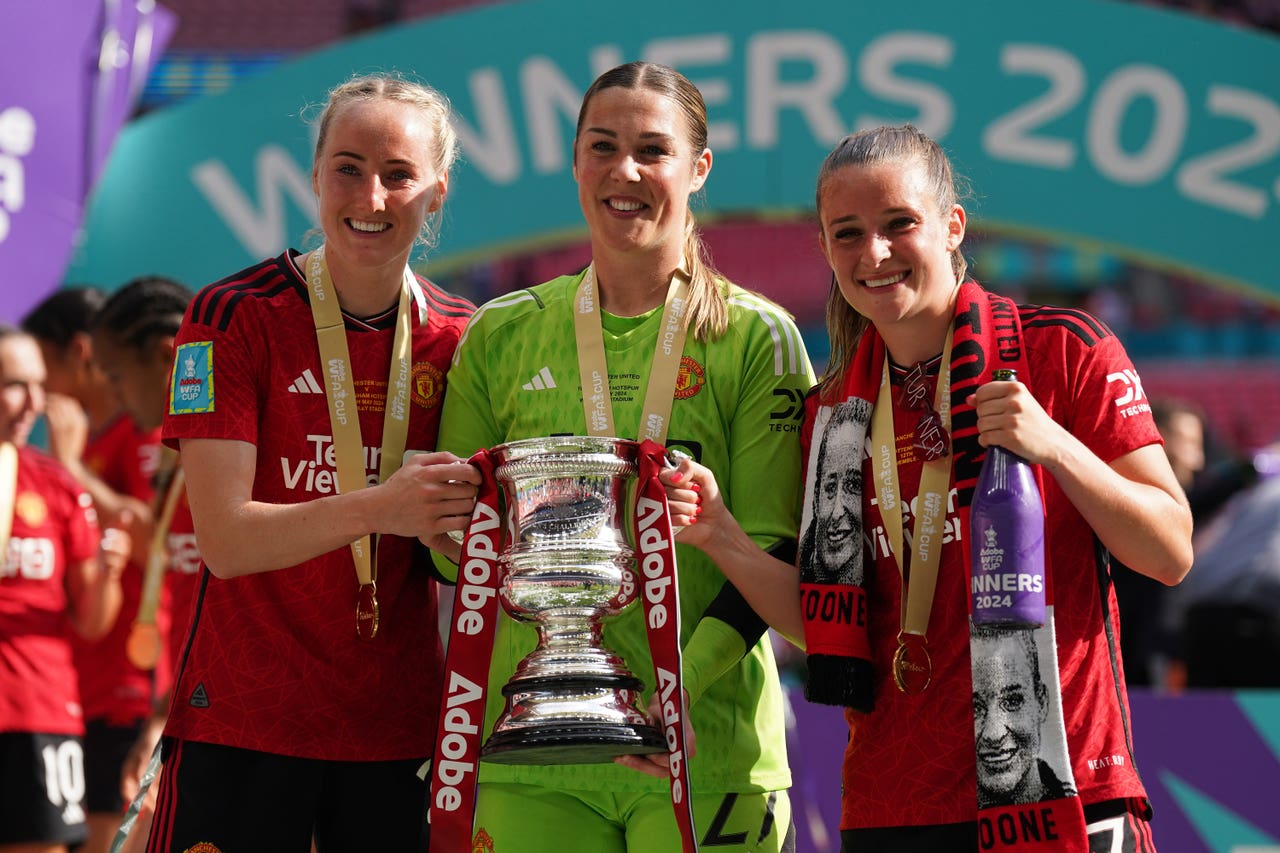 Mary Earps will take her time to decide Manchester United future