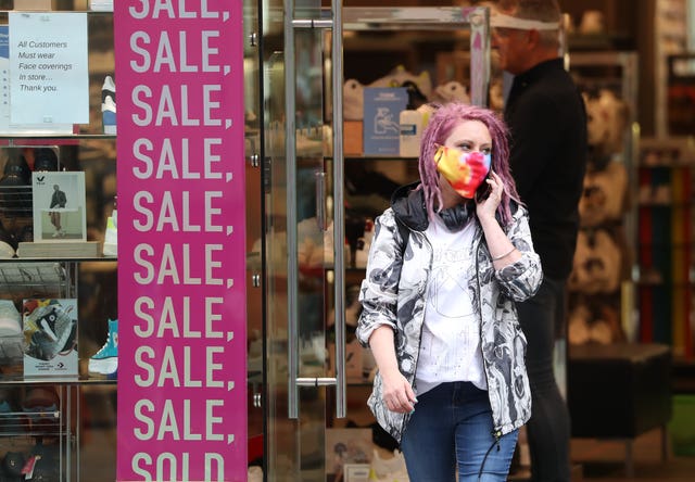 Shopper in face mask