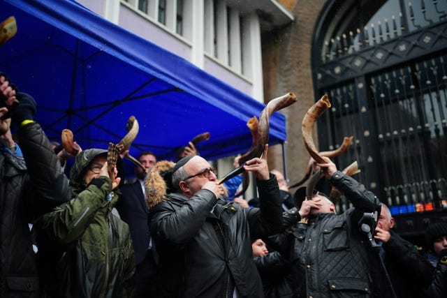 People blowing shofars and whistles in Abbey Road, London. Israel-Hamas conflict