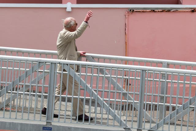 The King boards a ferry in Hamilton