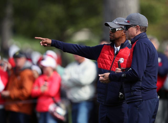 Woods with captain Davis Love III, right, in 2016