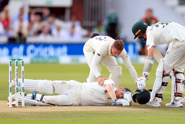 ... which ended up with Smith on the floor after Archer connected with a fierce bouncer