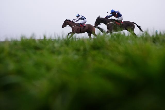 Ooh Betty in action at Kempton