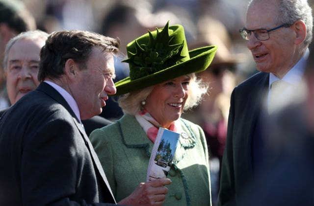 Nicky Henderson and the Queen Consort at Cheltenham in 2017