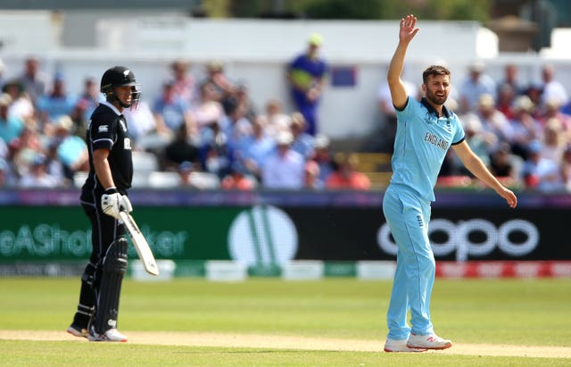 Mark Wood appeals successfully for the dismissal of Kane Williamson 