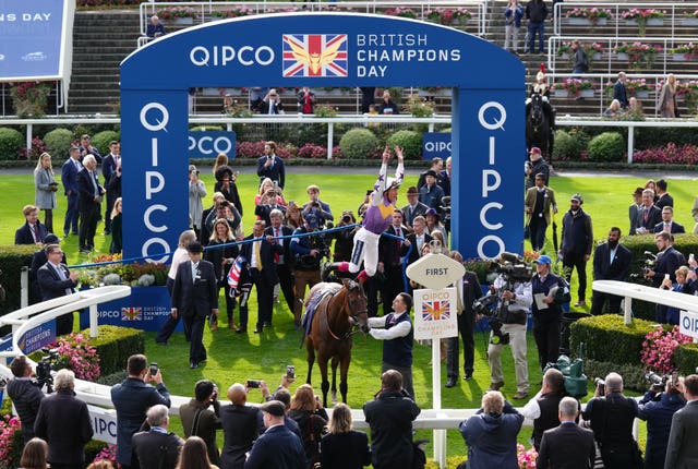 Dettori performs his famous dismount from Kinross last year