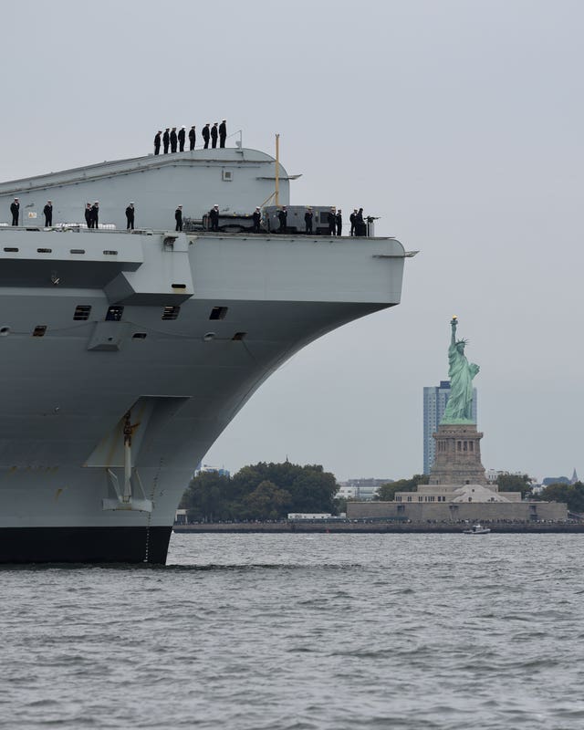 HMS Queen Elizabeth arrives in New York