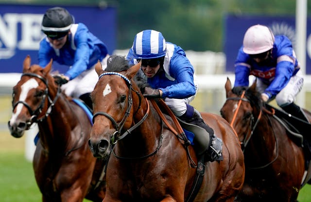 Laneqash (centre) in action at Ascot