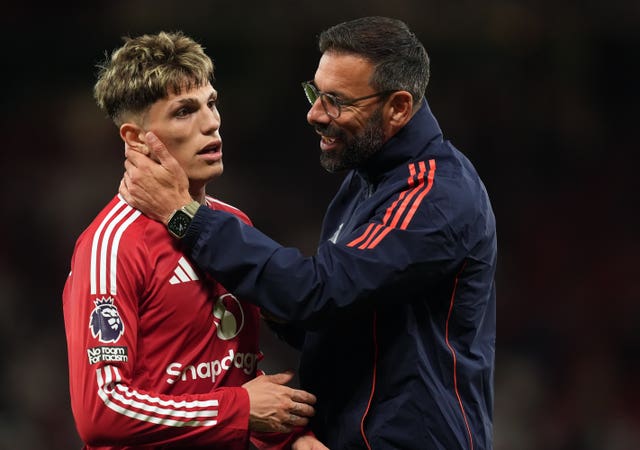 Alejandro Garnacho and coach Ruud van Nistelrooy 