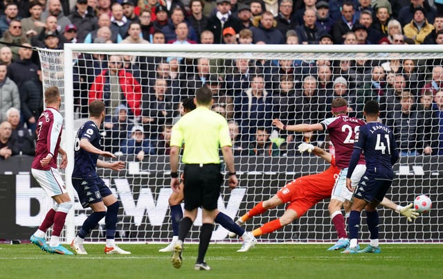 Andriy Yarmolenko, left, scores West Ham’s first goal