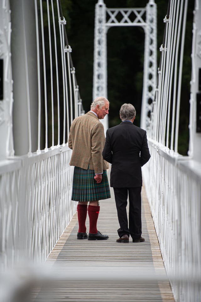 Charles with bridges manager, Donald Macpherson (Wullie Marr/DCT Media/PA)