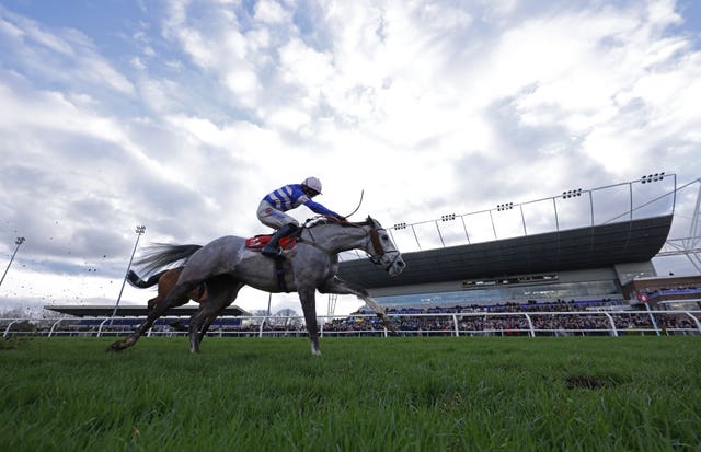 Golden Son wins the Play Coral Racing-Super-Series For Free Handicap Chase