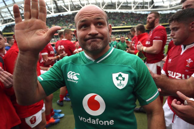 Ireland captain Rory Best waves to the Dublin crowd after his final appearance on home soil 