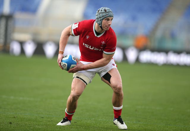 Jonathan Davies in action