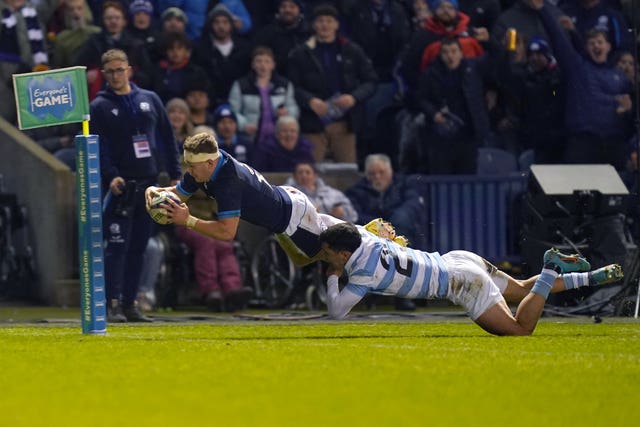 Darcy Graham (left) scores a try