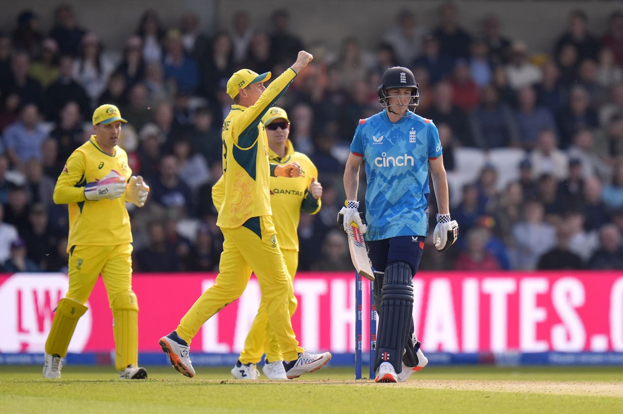 England suffer more batting woes as Australia ease to win at Headingley