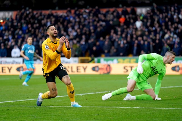 Matheus Cunha misses a chance for Wolves