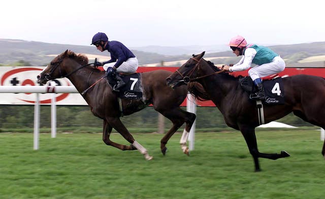 Giant’s Causeway beating Dansili in the Sussex Stakes of 2000
