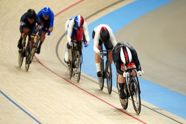 Emma Finucane on her bike with her head down and in the lead on the velodrome in Paris. 