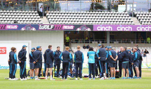 England's players shared a moment's silence in honour of Dexter prior to the second day at Headingley