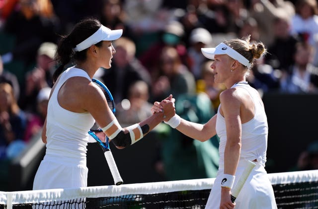 Harriet Dart shakes hands with Wang Xinyu