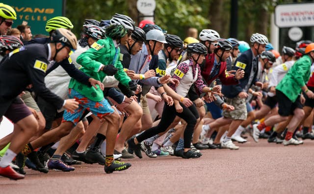 Participants on foot at the start