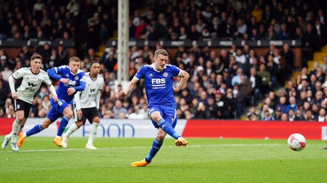 Jamie Vardy saw his penalty saved as Leicester lost at Fulham