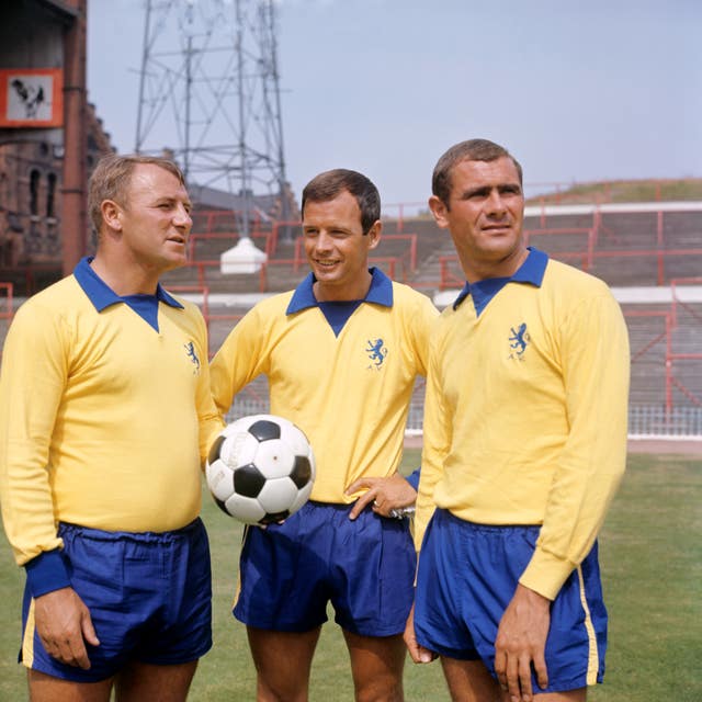 Docherty (ball in hand) with Graham Leggertt (centre) and Arthur Cox during his stint in charge of Aston Villa 