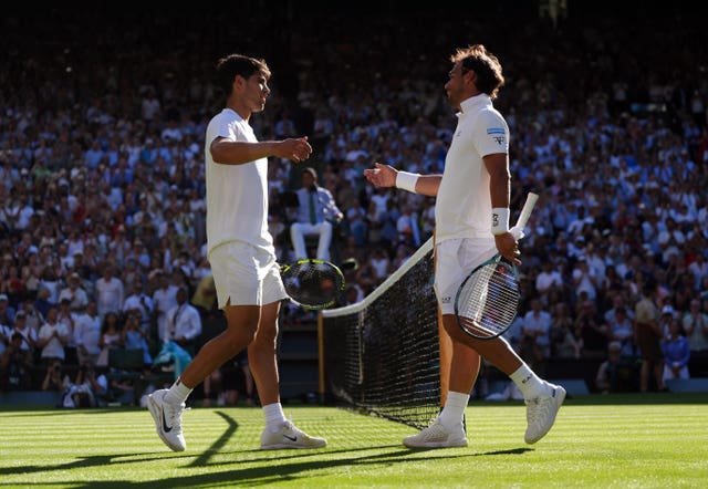 Carlos Alcaraz shakes hands with Fabio Fognini