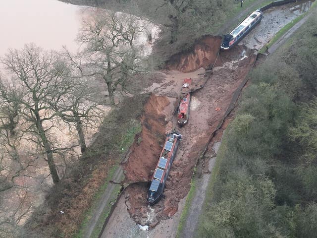 Narrowboats at the site of the sinkhole seen from above