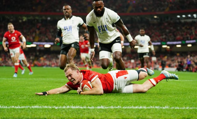 Blair Murray scoring Wales' first try