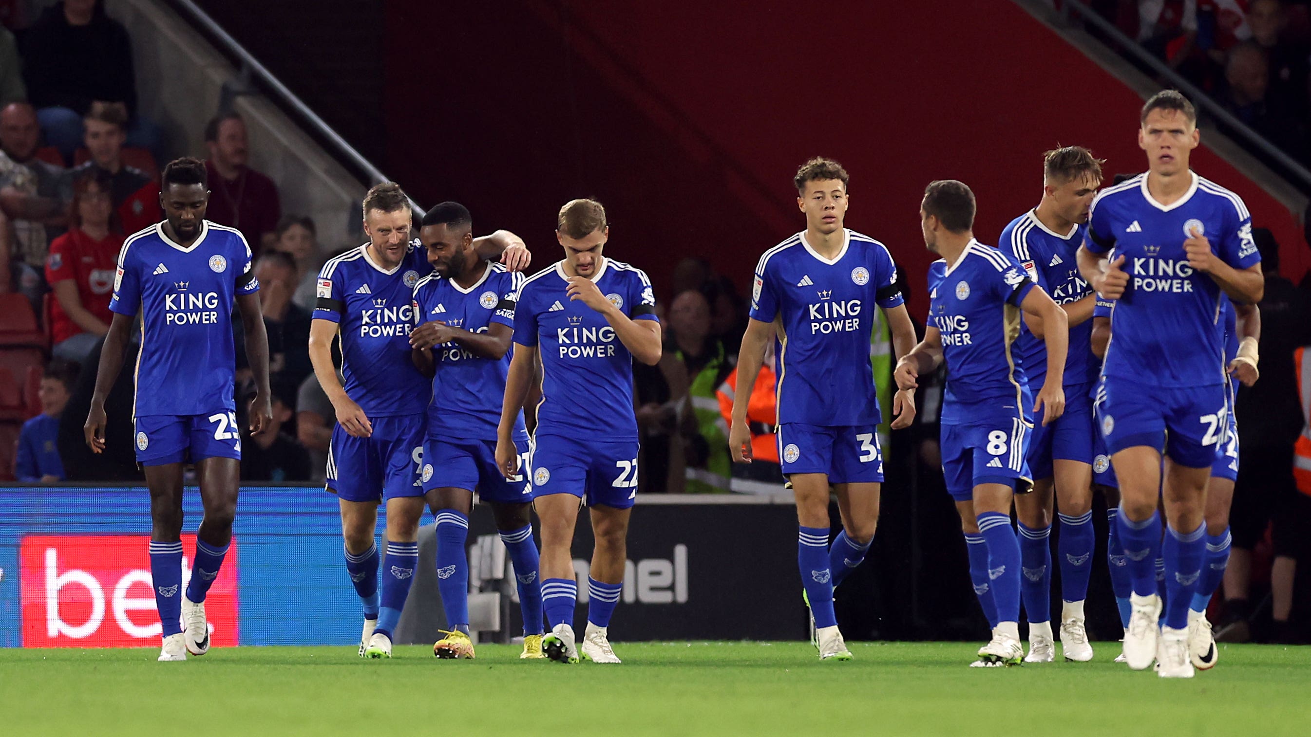 Southampton 1-4 Leicester: Foxes lay down early-season marker | LiveScore