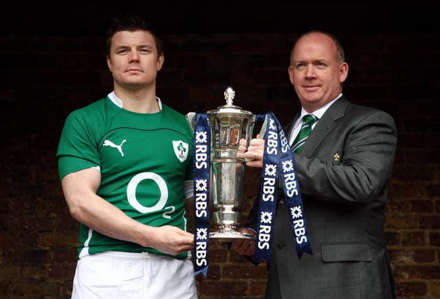 Declan Kidney (right) and Brian O'Driscoll hold the Six Nations trophy