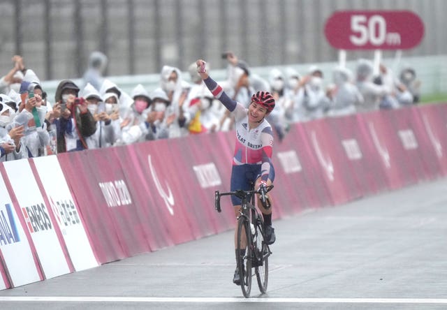 Sarah Storey celebrates winning the gold medal in the women's C4-5 road race