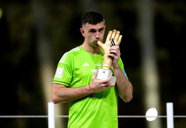 Argentina goalkeeper Emiliano Martinez celebrates with the Golden Glove award after being presented with it following victory in the FIFA World Cup final at Lusail Stadium, Qatar. Picture date: Sunday December 18, 2022.