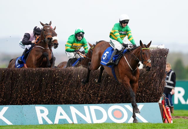 Inothewayurthinkin (right) in action at Aintree 