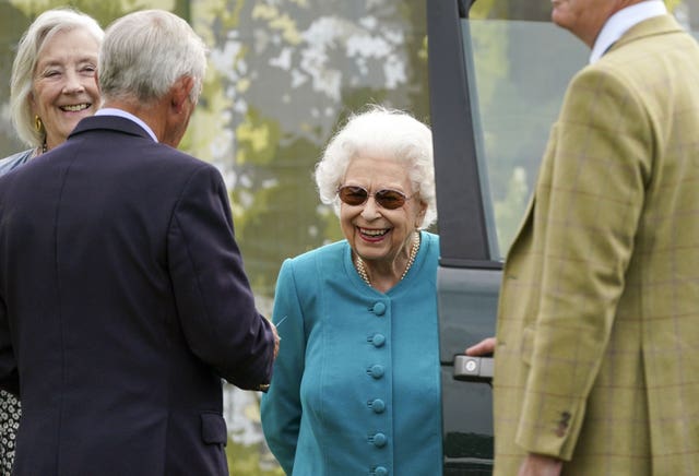 The monarch wore teal-coloured clothing to the event on Thursday